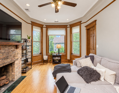 1032 W Roscoe Street - Photo Thumbnail 1