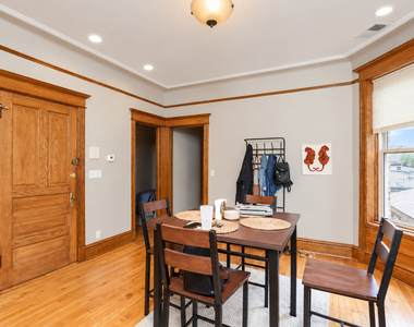 1032 W Roscoe Street - Photo Thumbnail 4
