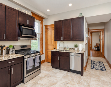1032 W Roscoe Street - Photo Thumbnail 5