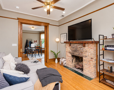 1032 W Roscoe Street - Photo Thumbnail 2