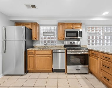 1510 W Addison Street - Photo Thumbnail 7