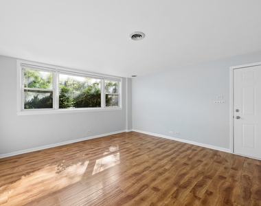 1510 W Addison Street - Photo Thumbnail 2