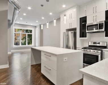 608 W Arlington Place - Photo Thumbnail 3