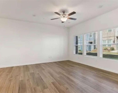 2106 Stillhaven Place - Photo Thumbnail 4