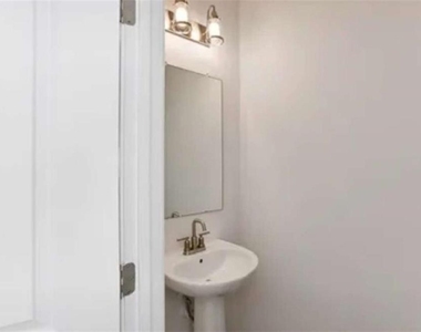 2106 Stillhaven Place - Photo Thumbnail 9