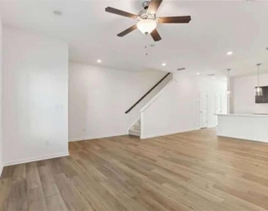 2106 Stillhaven Place - Photo Thumbnail 3