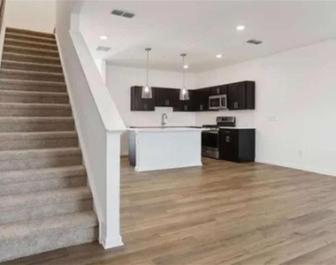 2106 Stillhaven Place - Photo Thumbnail 2