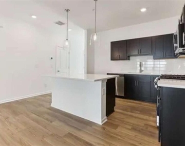 2106 Stillhaven Place - Photo Thumbnail 6