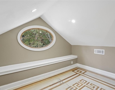 891 N Eugenia Place Nw - Photo Thumbnail 11