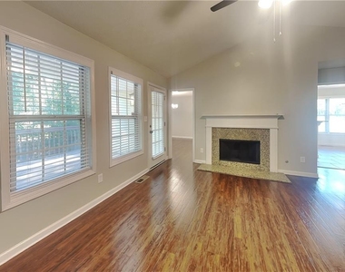 365 Telford Drive - Photo Thumbnail 2