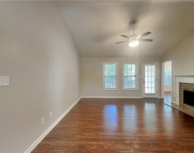 365 Telford Drive - Photo Thumbnail 3