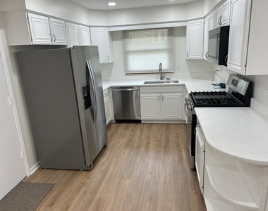 2811 N Harvard Avenue - Photo Thumbnail 2