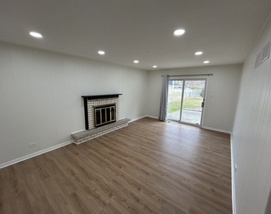 2811 N Harvard Avenue - Photo Thumbnail 3