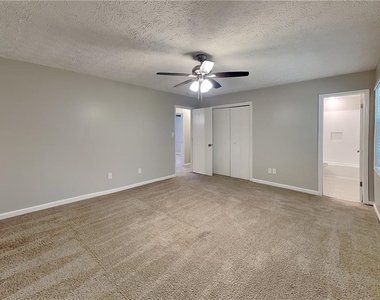 4364 S Landing Drive - Photo Thumbnail 8