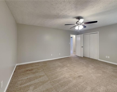 4364 S Landing Drive - Photo Thumbnail 9