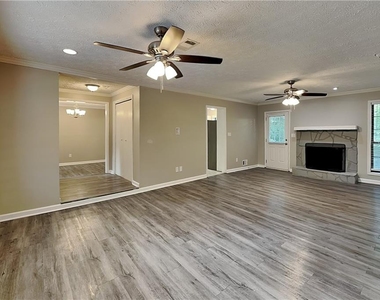 4364 S Landing Drive - Photo Thumbnail 2