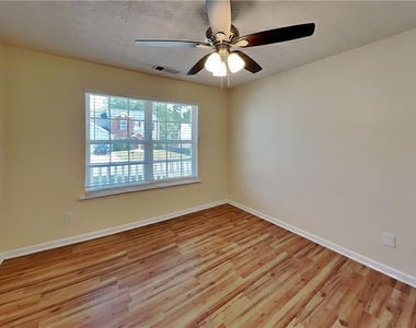3271 Deer Valley Drive Nw - Photo Thumbnail 2