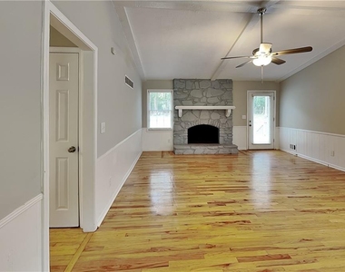316 Pioneer Circle - Photo Thumbnail 1