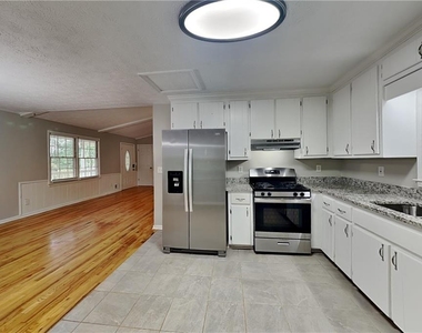 316 Pioneer Circle - Photo Thumbnail 4