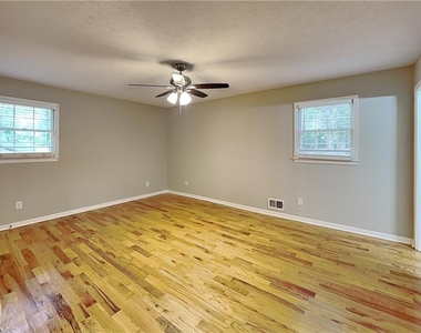316 Pioneer Circle - Photo Thumbnail 7