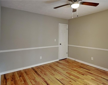 316 Pioneer Circle - Photo Thumbnail 12