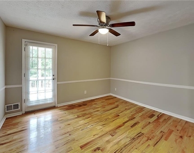 316 Pioneer Circle - Photo Thumbnail 9