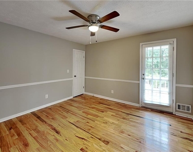 316 Pioneer Circle - Photo Thumbnail 11