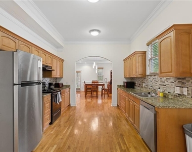 649 Peeples Street Sw - Photo Thumbnail 5