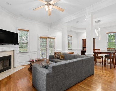 649 Peeples Street Sw - Photo Thumbnail 4