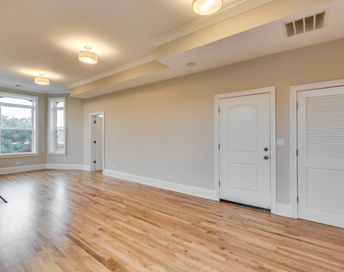 2441 W Cortland Street - Photo Thumbnail 3