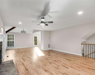 3412 Belleford Court Ne - Photo Thumbnail 9