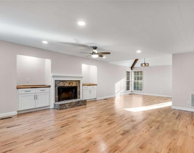 3412 Belleford Court Ne - Photo Thumbnail 7