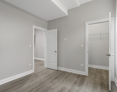 2714 W Polk Street - Photo Thumbnail 3
