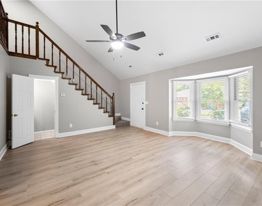 1393 Poplar Pointe Se - Photo Thumbnail 2
