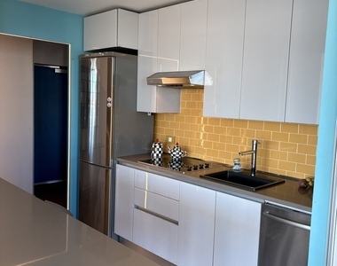 1360 N Sandburg Terrace - Photo Thumbnail 5