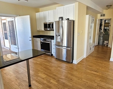 7363 N Damen Avenue - Photo Thumbnail 3