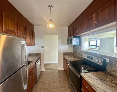 4180 N Marine Drive - Photo Thumbnail 7
