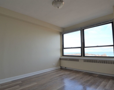 4180 N Marine Drive - Photo Thumbnail 9