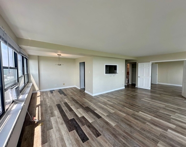 4180 N Marine Drive - Photo Thumbnail 6