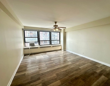 4180 N Marine Drive - Photo Thumbnail 10