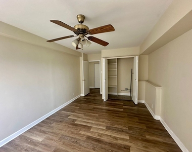 4180 N Marine Drive - Photo Thumbnail 12