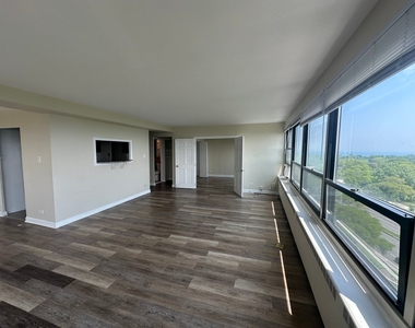 4180 N Marine Drive - Photo Thumbnail 5