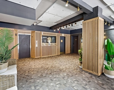4180 N Marine Drive - Photo Thumbnail 17