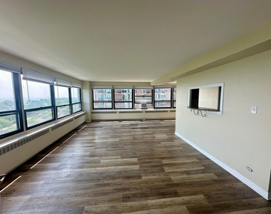 4180 N Marine Drive - Photo Thumbnail 2