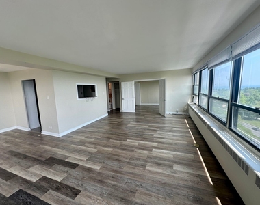 4180 N Marine Drive - Photo Thumbnail 4