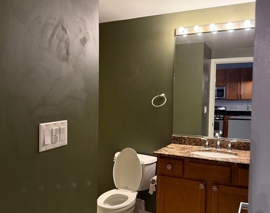 1110 W 15th Street - Photo Thumbnail 10