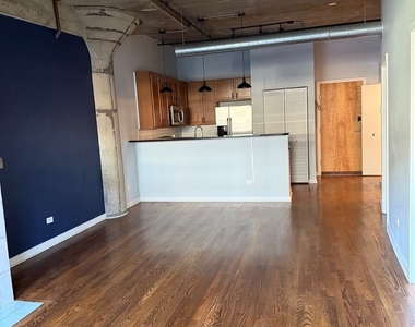 1110 W 15th Street - Photo Thumbnail 5