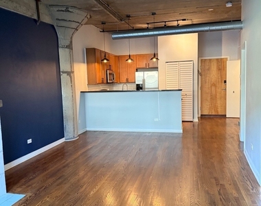 1110 W 15th Street - Photo Thumbnail 2