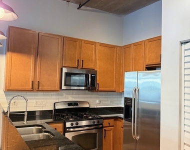 1110 W 15th Street - Photo Thumbnail 4