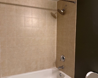 1110 W 15th Street - Photo Thumbnail 9